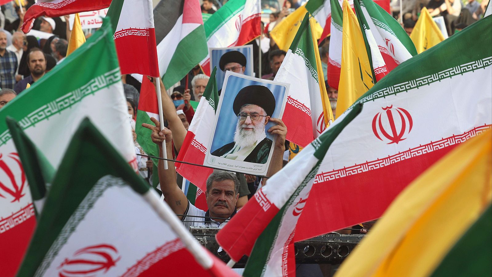 Una imagen del líder supremo de Irán, el ayatolá Alí Jamenei