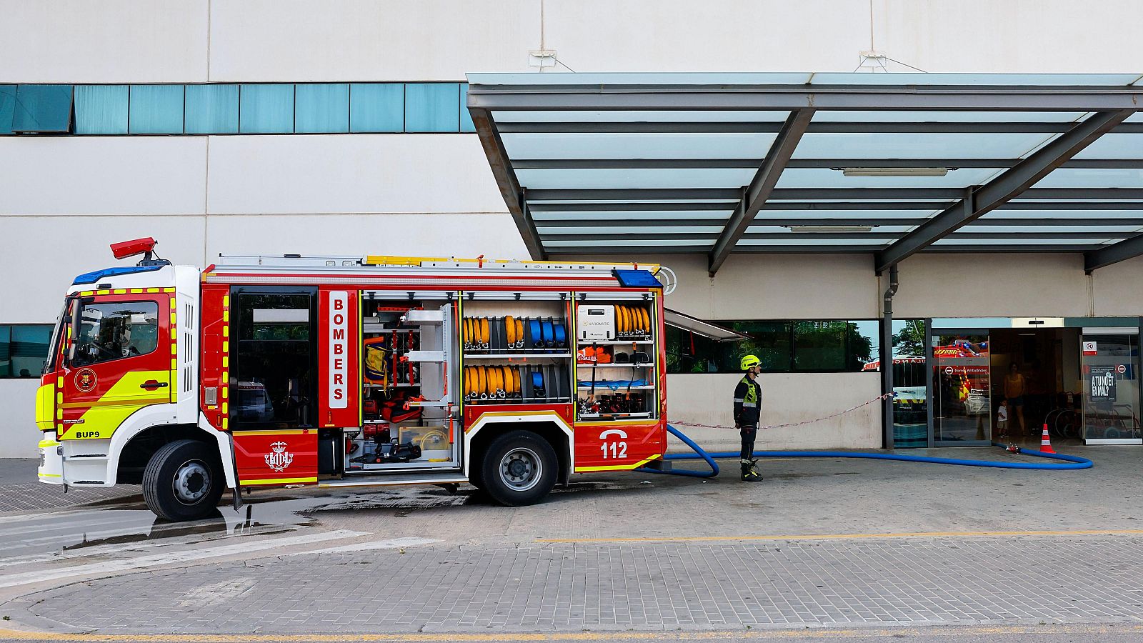 Muere una mujer en un incendio de la planta de Psiquiatría del hospital La Fe de Valencia