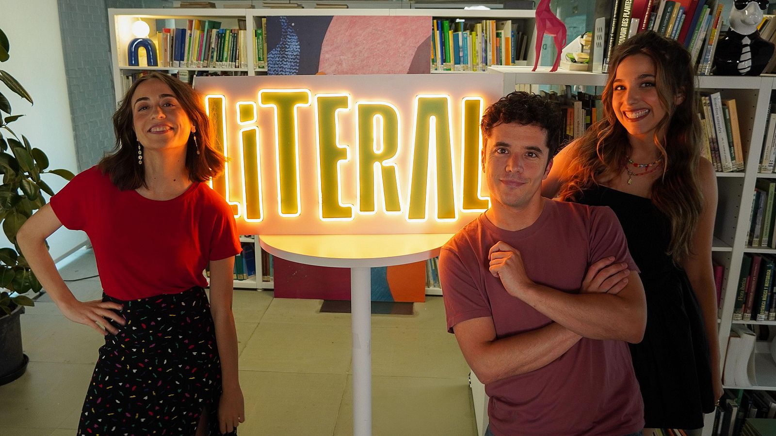 Los presentadores de 'Literal', el nuevo programa para jóvenes de Playz