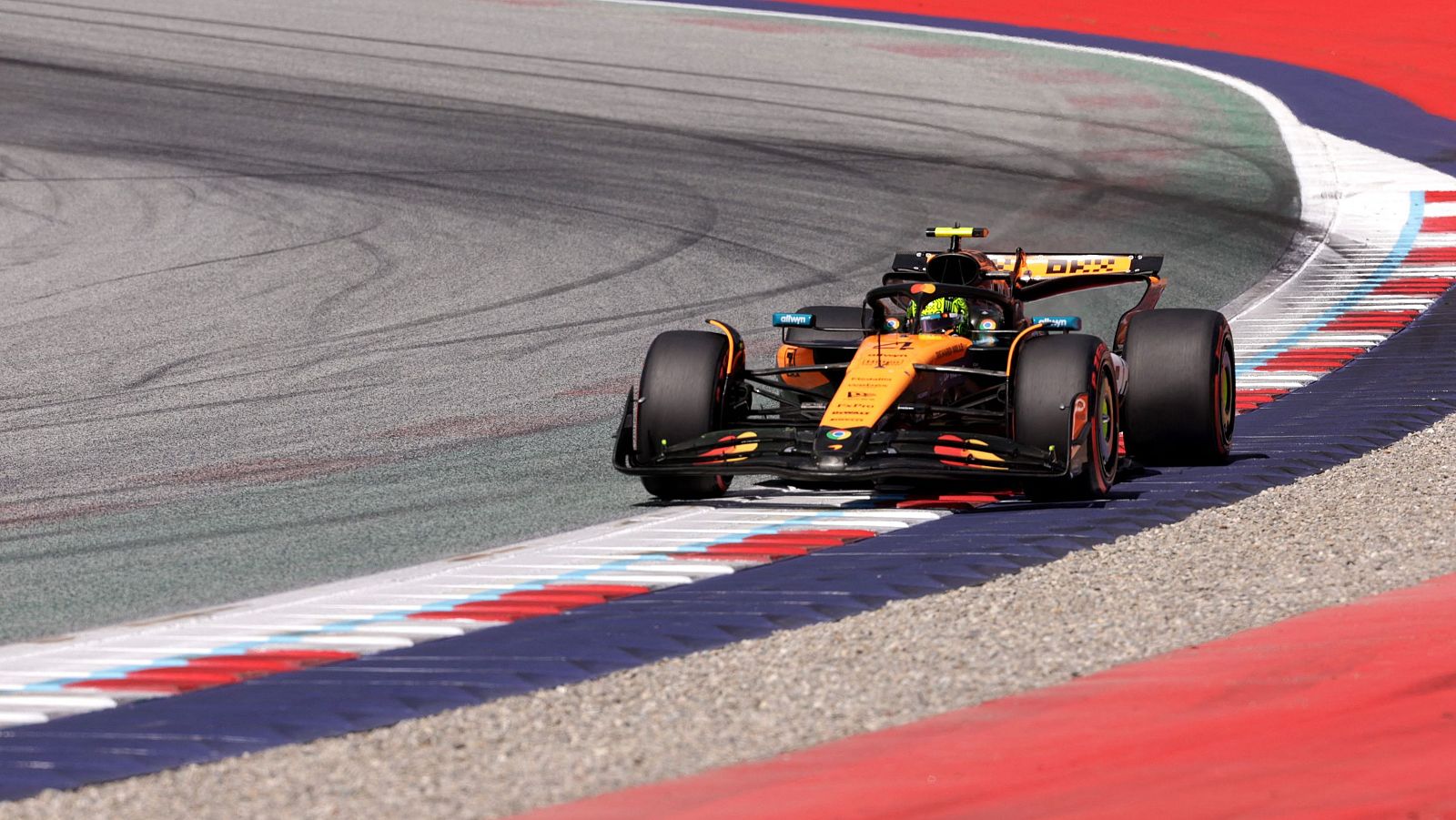 Lando Norris manda un aviso a su compañero Óscar Piastri logrando la pole en el GP de Austria