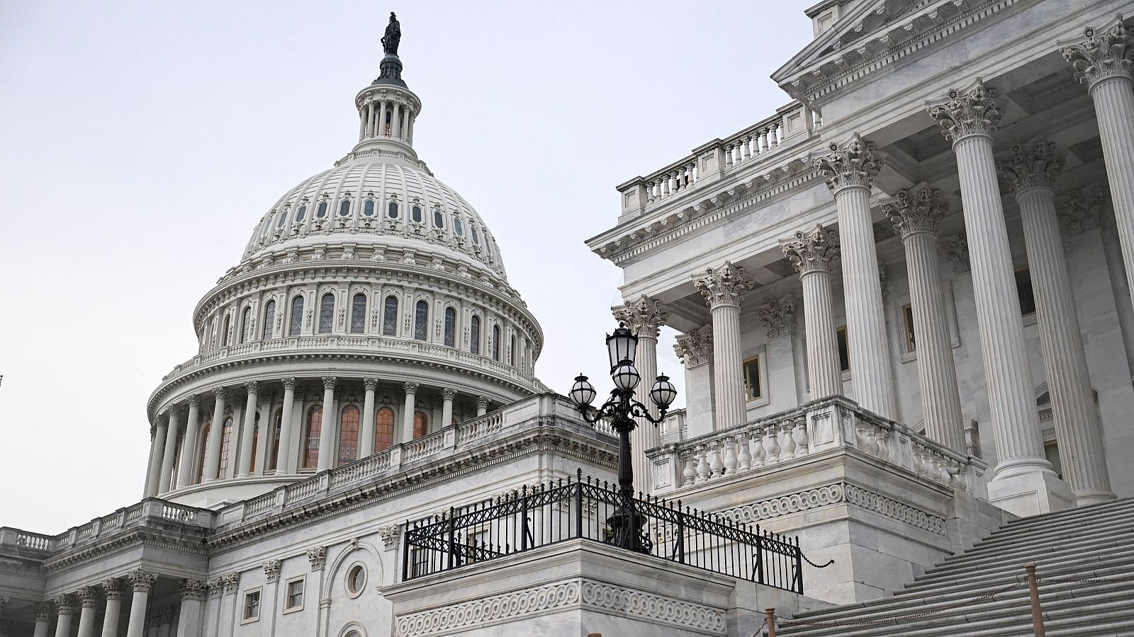 El Senado de EE.UU. aprueba abrir el debate del polémico presupuesto del presidente Trump