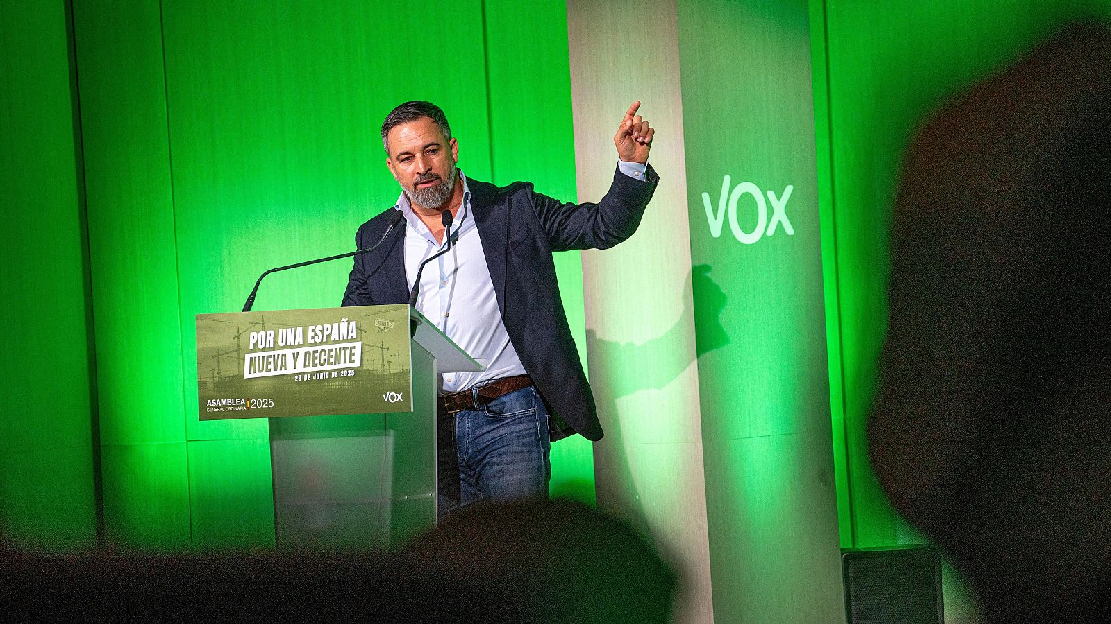 Vox dice que "la traición del PSOE y la estafa del PP" son el problema de España