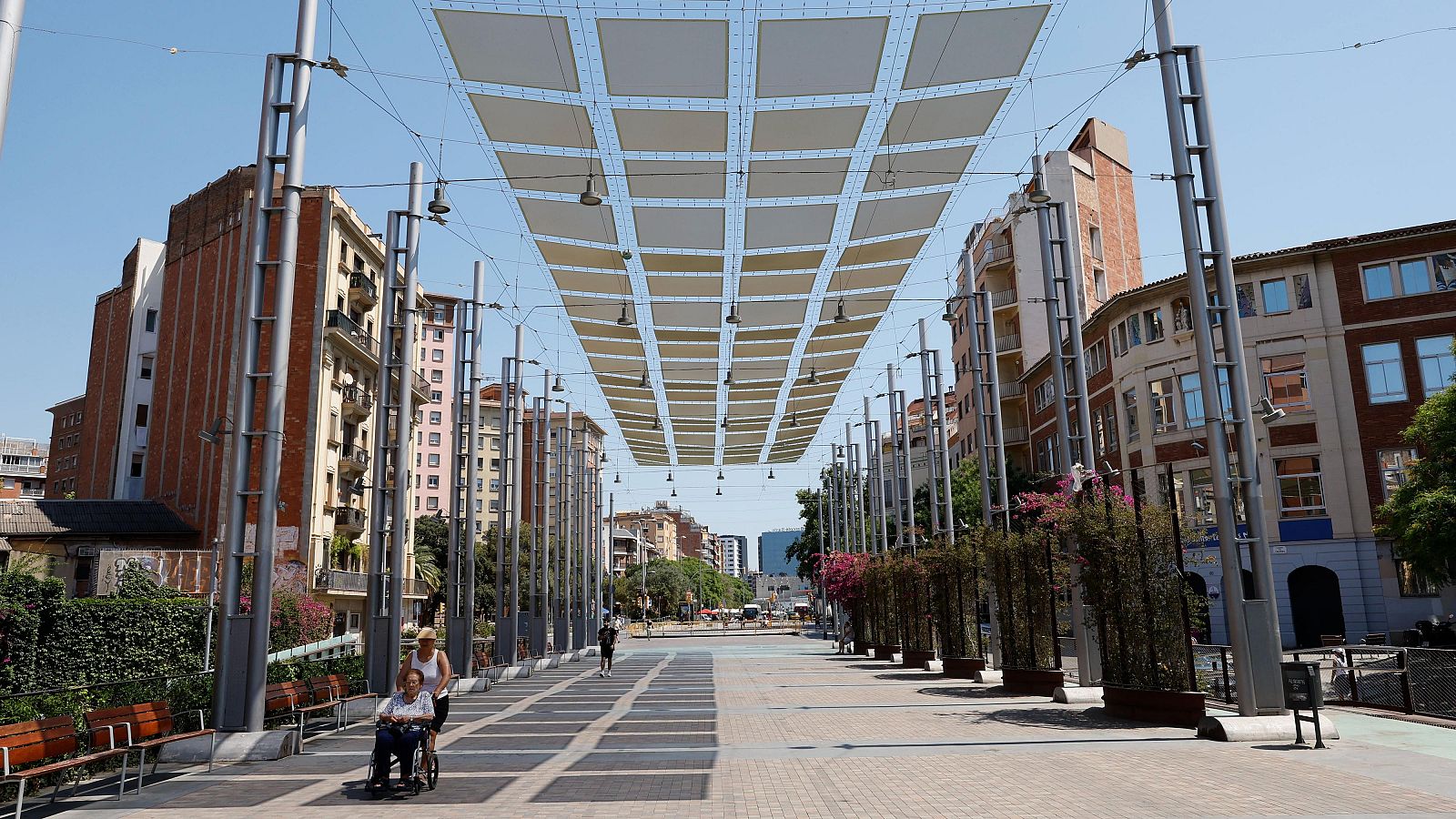 El Ayuntamiento de Barcelona estudia las causas de la muerte de una empleada de la limpieza en plena ola de calor