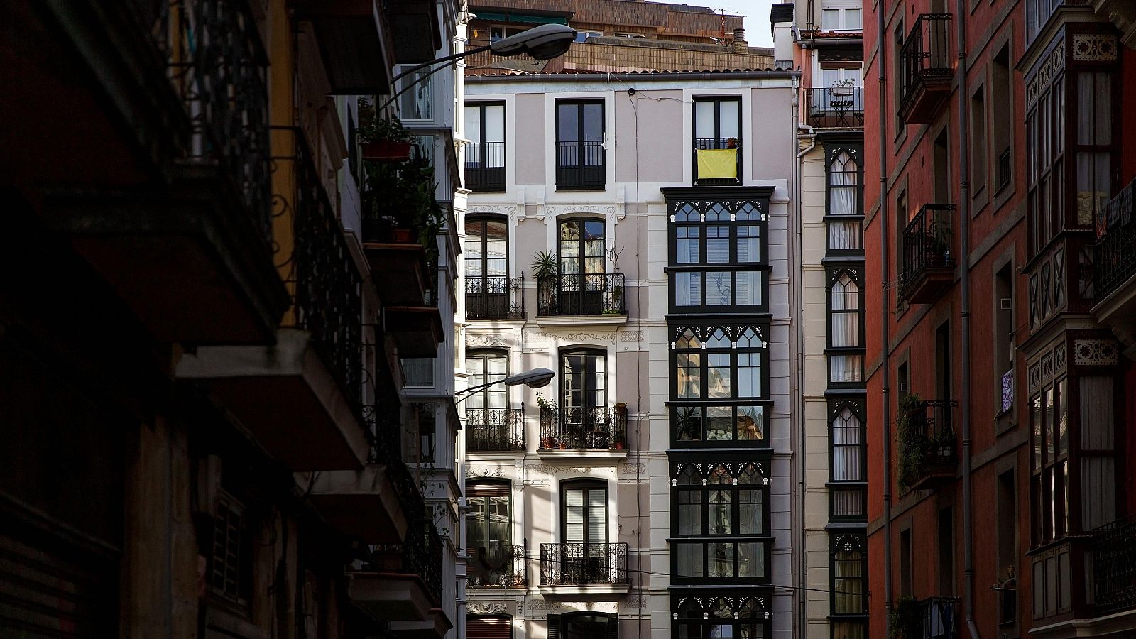 El euríbor cierra junio sin cambios y repite en el 2,081%