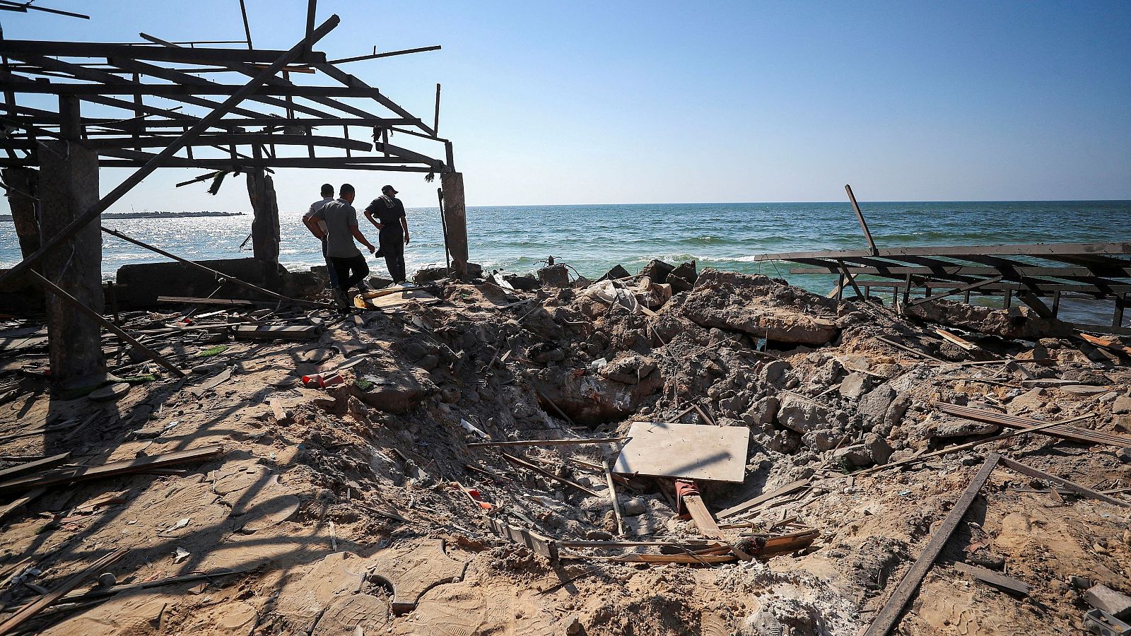 Israel admite que civiles palestinos resultaron heridos en centros de ayuda en Gaza, aunque no señala culpables