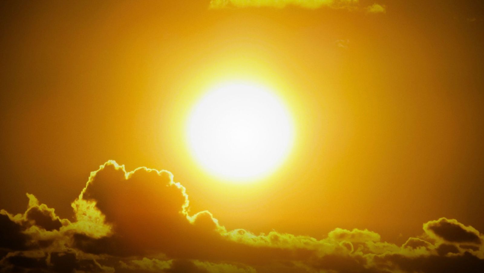 Dies de calor extrema i nits tòrrides amb temperatures per sobre dels 25 °C