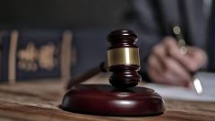 Condenados a 20 y 12 años de prisión dos hombres que abusaron sexualmente en grupo de una menor