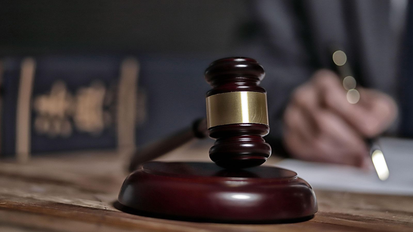 Imagen de archivo de la mesa de un juez