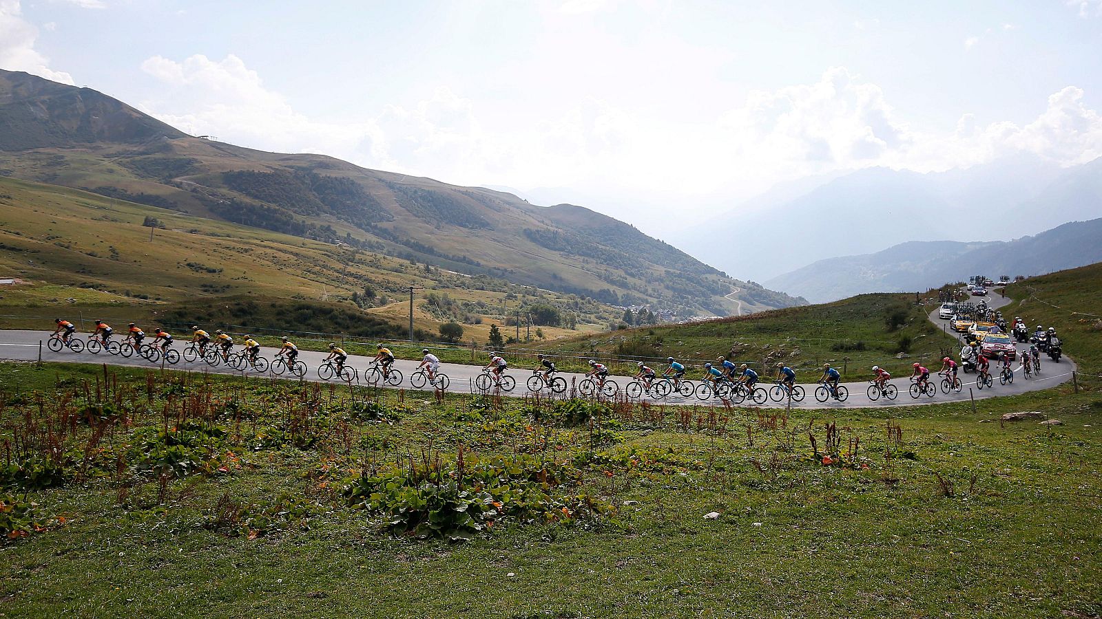 El pelotón en una etapa de montaña del Tour de Francia