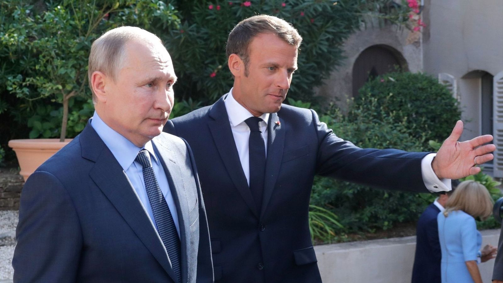 El presidente francés, Emmanuel Macron, recibe al presidente ruso, Vladímir Putin, en una imagen de archivo