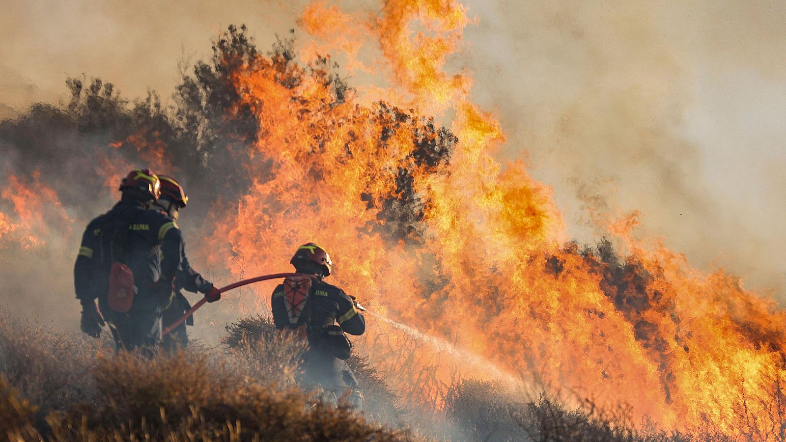 Más de 5.000 personas son evacuadas de la isla de Creta por un incendio forestal