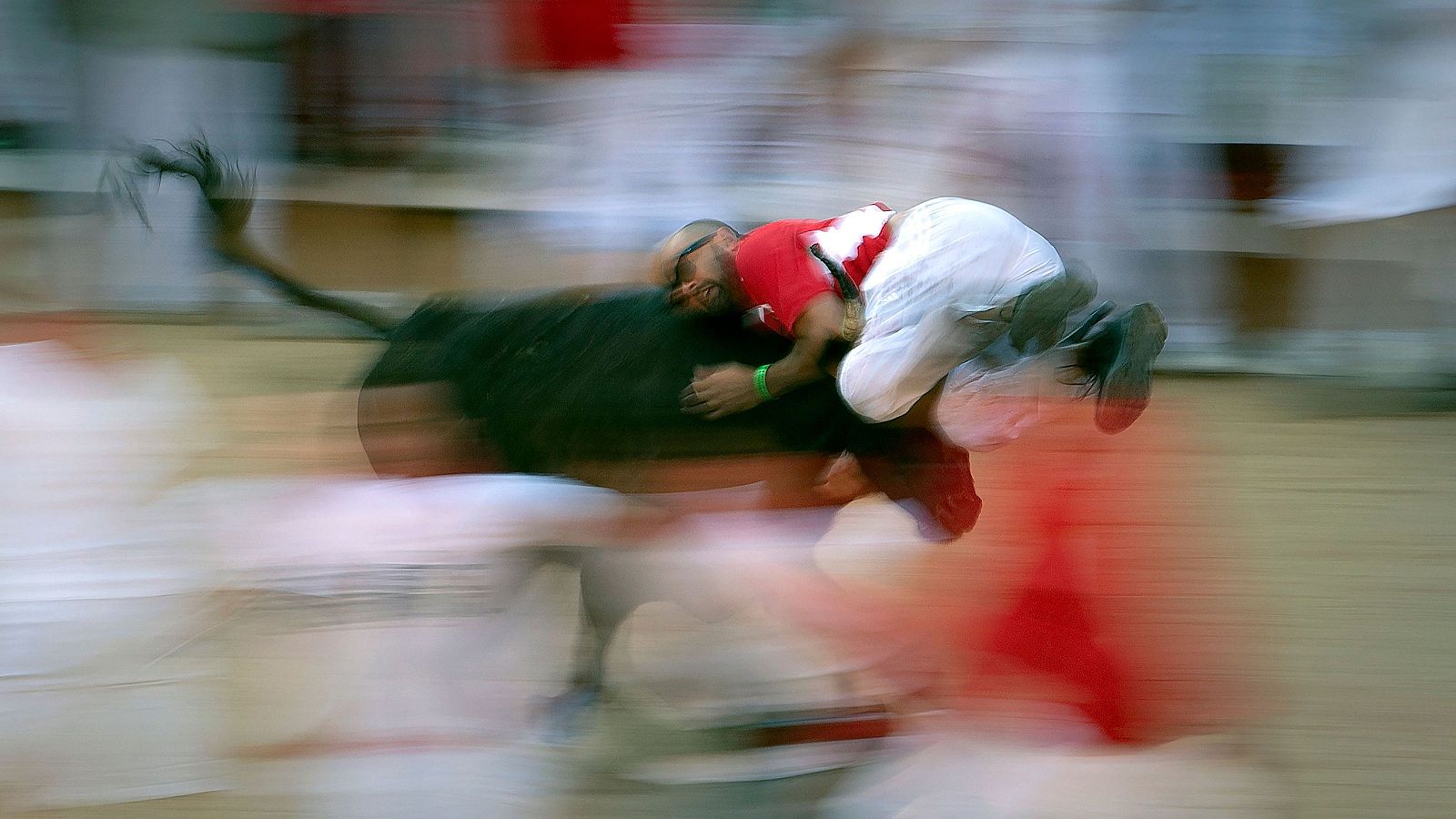 San Fermín 2025: un mozo es arrollado por uno de los toros de la ganadería debutante de Álvaro Núñez