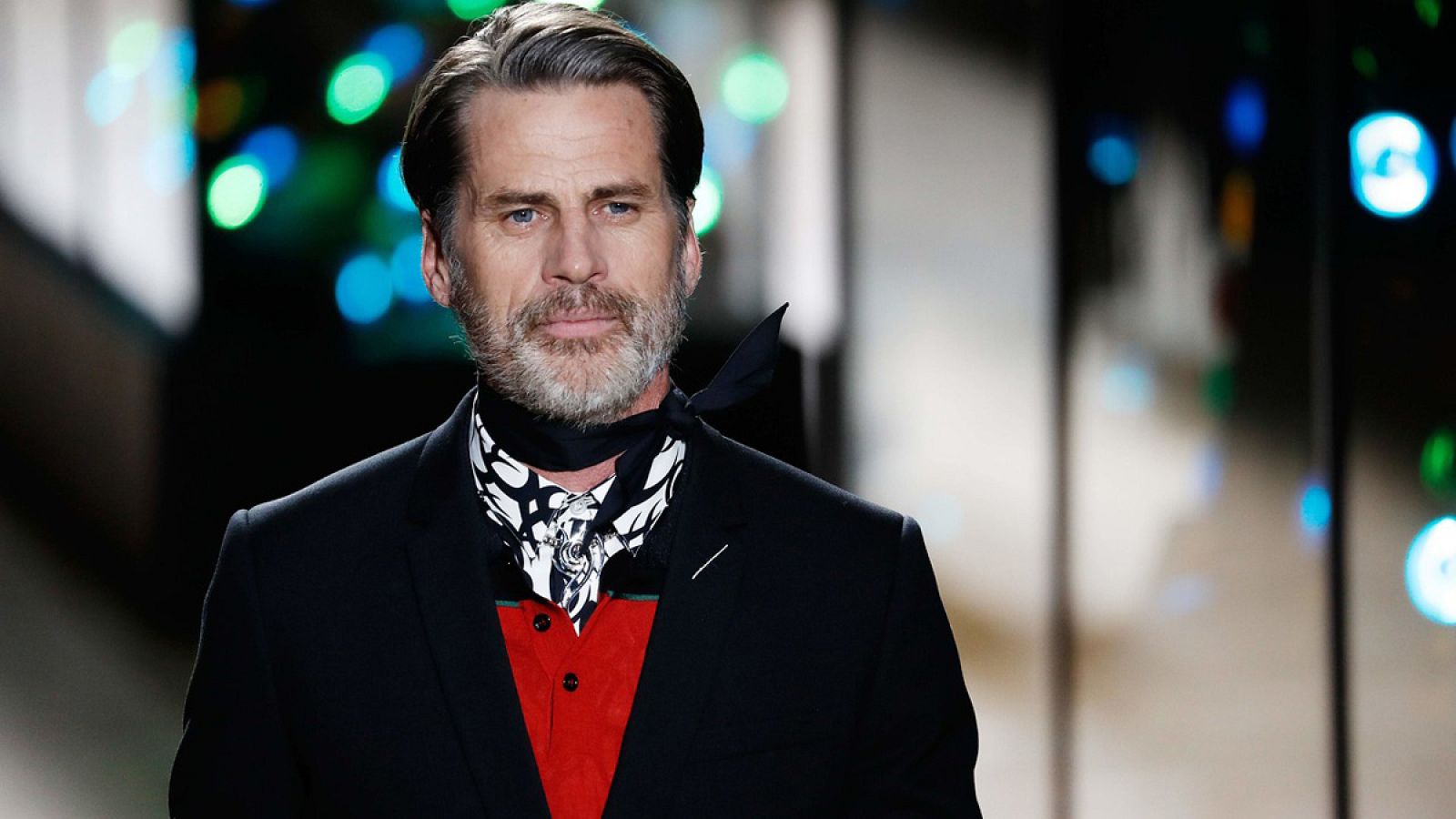 El top Mark Vanderloo desfila para Dior.