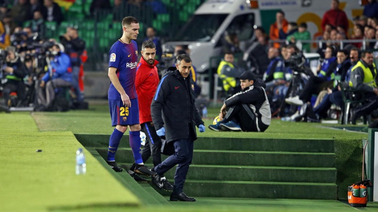 Vermaelen, dos semanas de baja por una rotura en el bíceps femoral