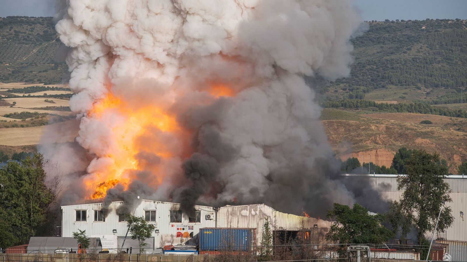 Incendio en la planta de reciclado de baterías de litio en Azuqueca de Henares