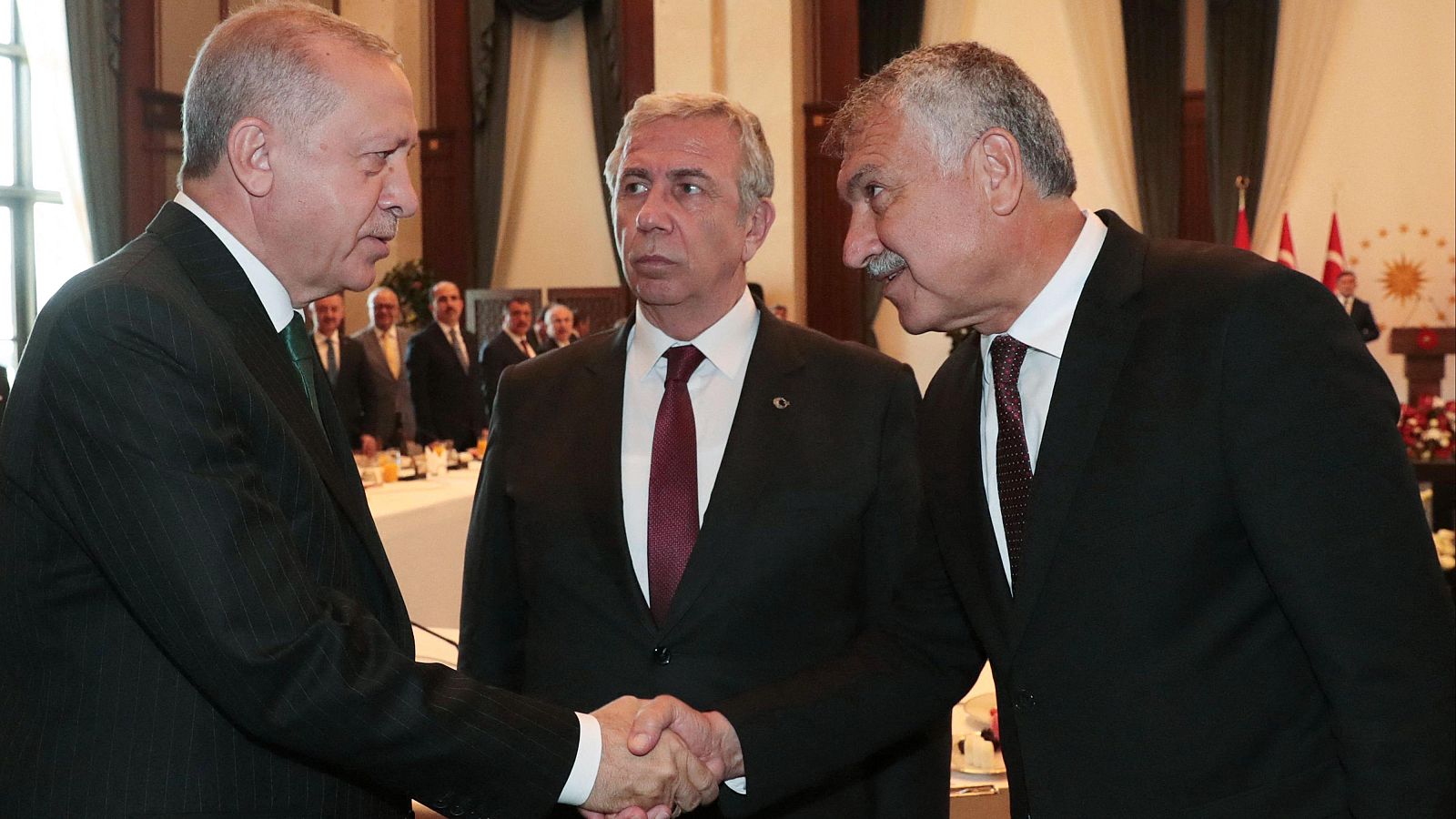 Detenidos en Turquía tres alcaldes de la oposición a Erdogan