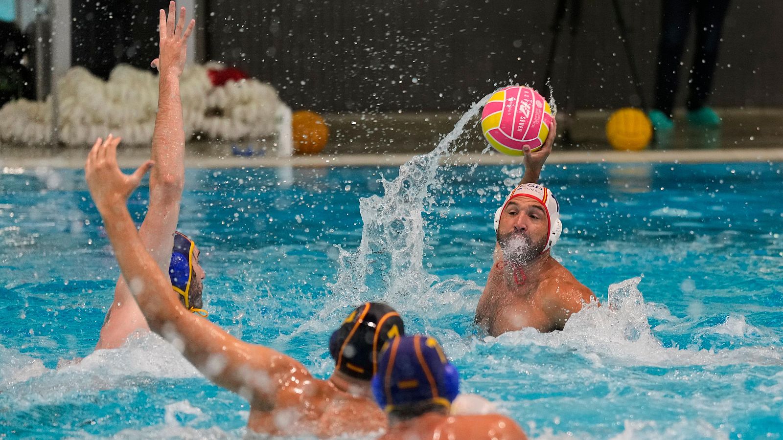 Perrone en un partido de preparación para el Mundial de Singapur.