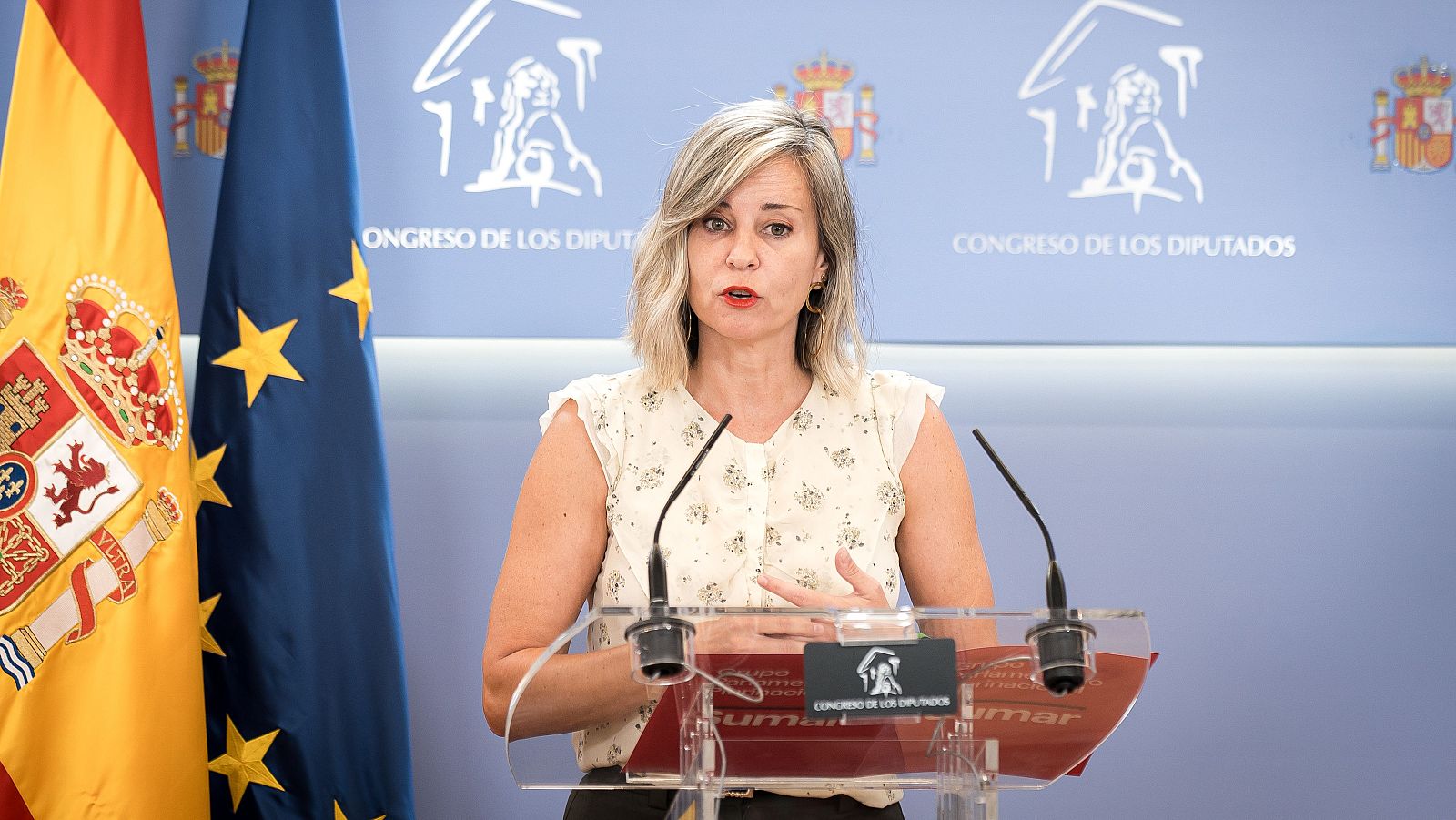 La portavoz de Sumar en el Congreso, Verónica Martínez Barbero, durante una rueda de prensa en el Congreso de los Diputados