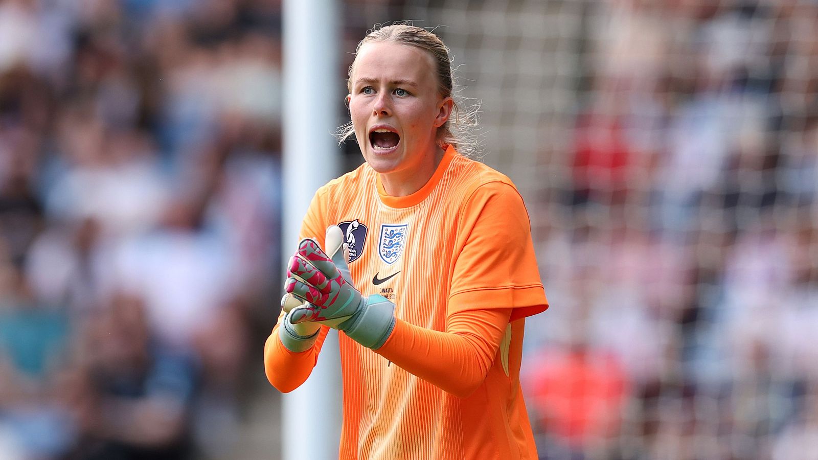 La superación de Hannah Hampton, la portera de Inglaterra con estrabismo