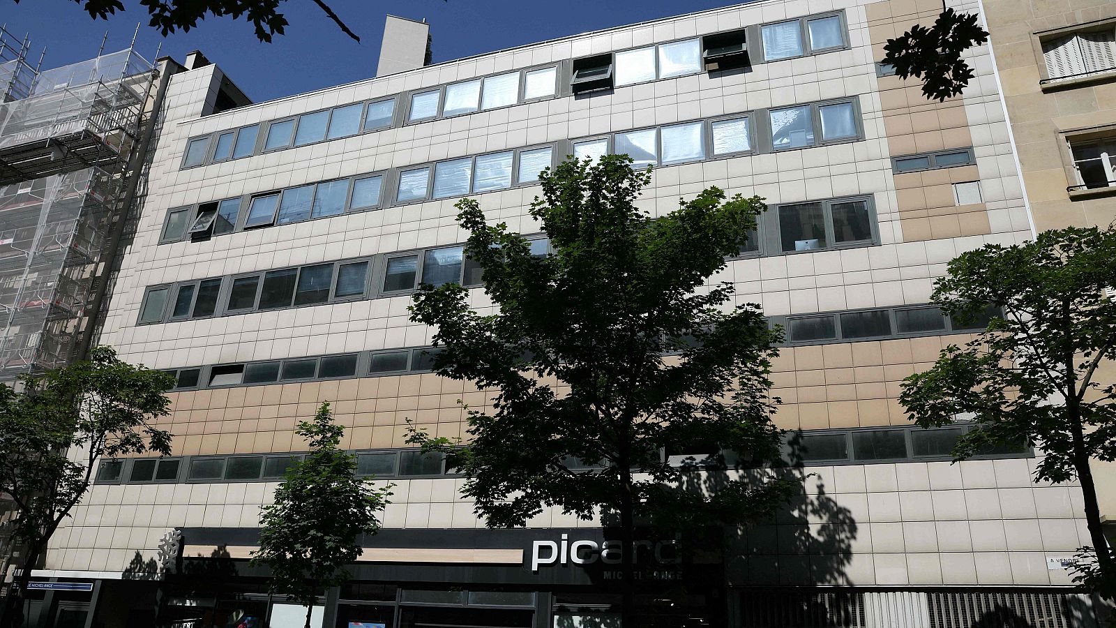 El edificio que alberga la sede del partido de ultraderecha francés Agrupación Nacional