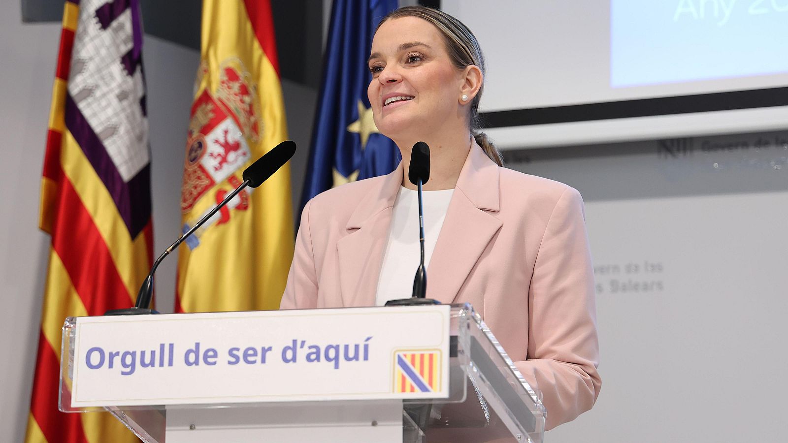 La presidenta del Govern balear, Marga Prohens, ofrece una rueda de prensa