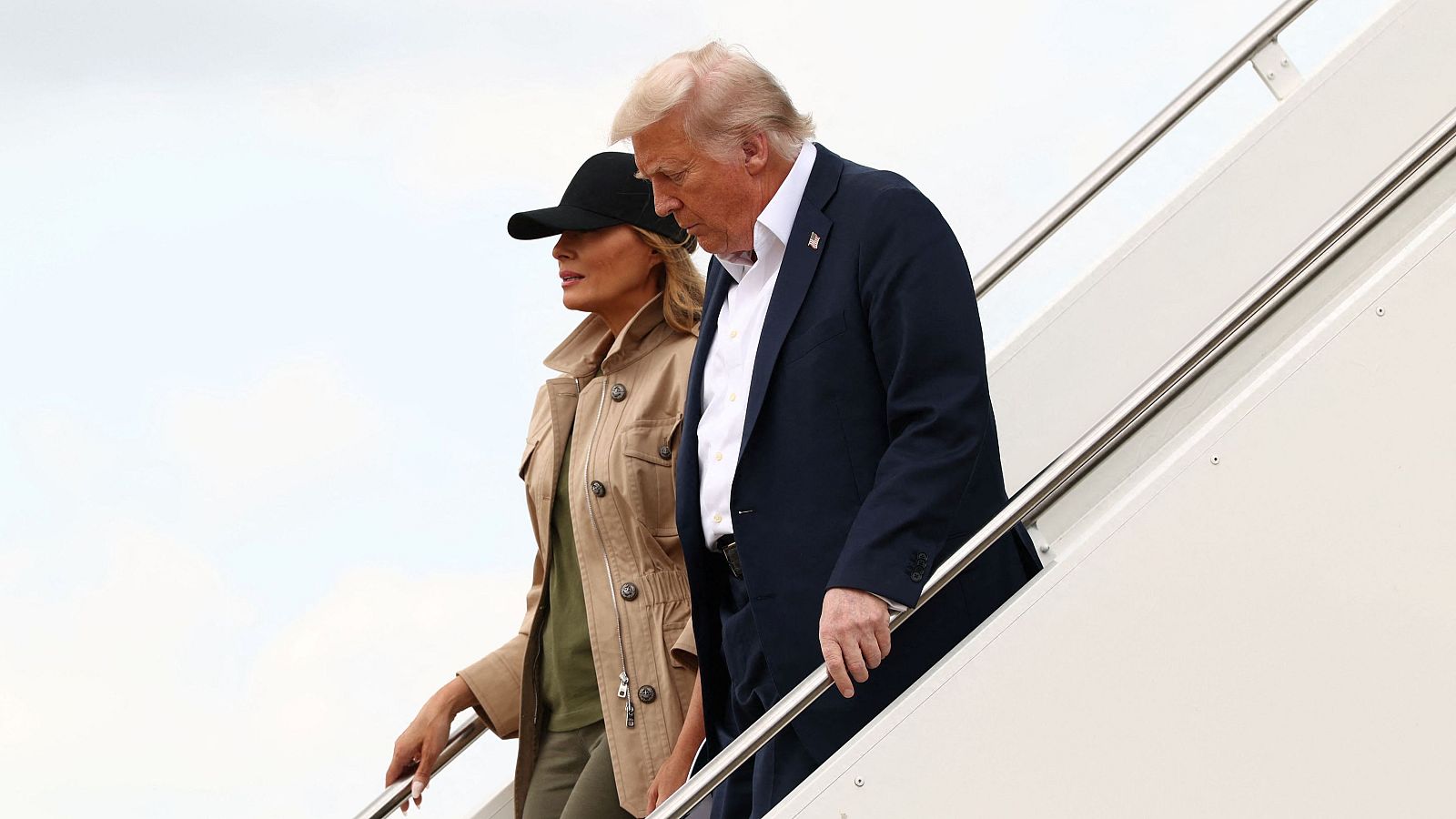Donald Trump visita junto a Melania la zona afectada por las inundaciones en Texas