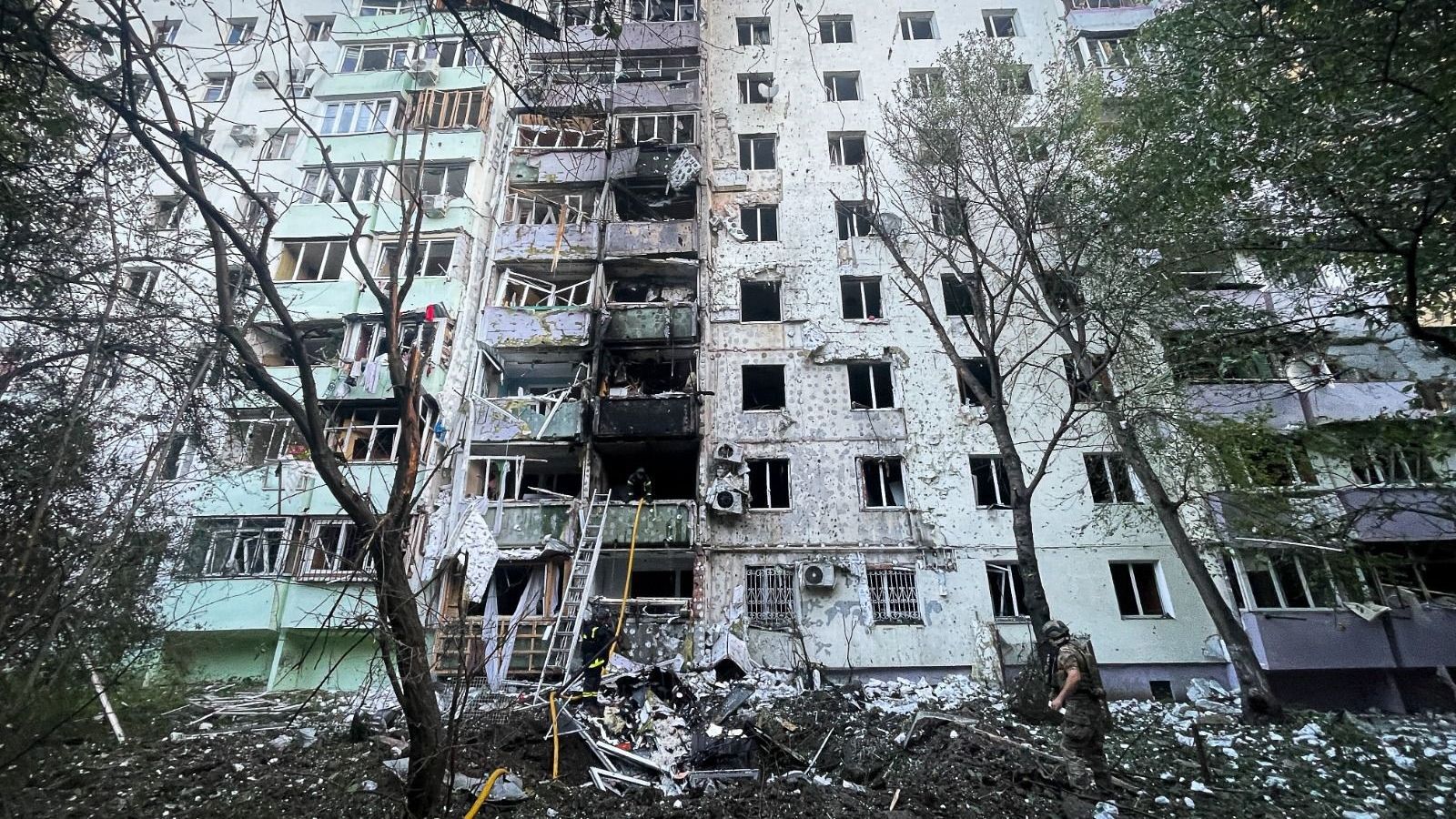 Edificio residencial en Ucrania atacado por Rusia