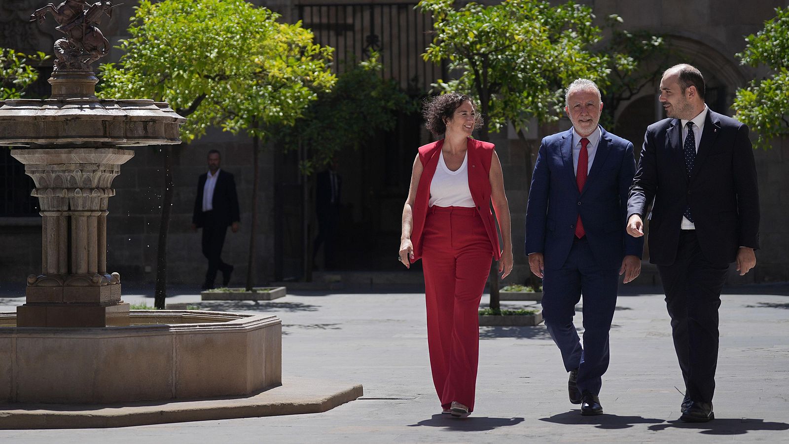 El ministre Ángel Victor Torres i els consellers Alícia Romero i Albert Dalmau arriben a la reunió de la comissió bilateral