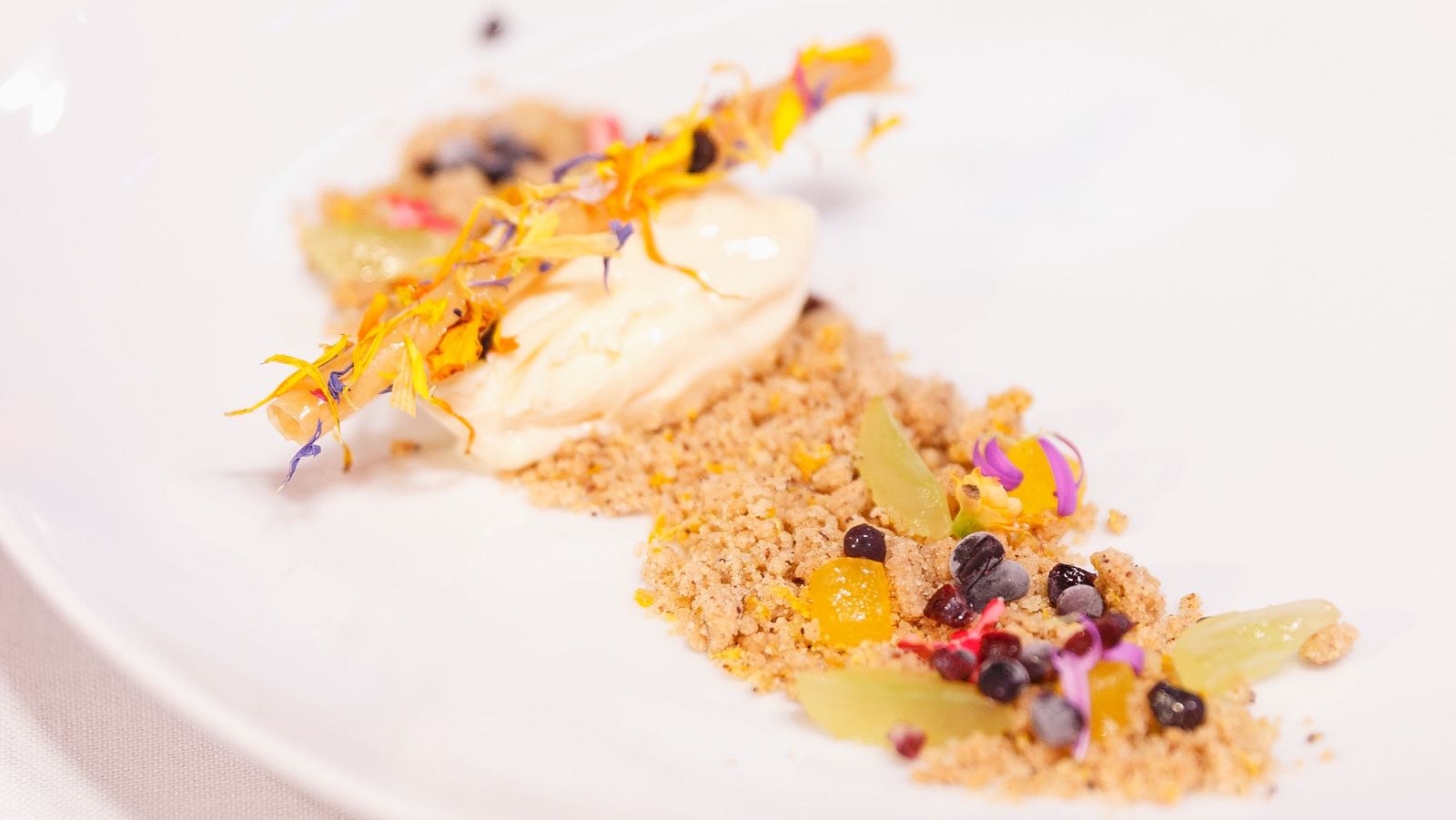 Receta de helado de queso con gel de cítricos y uvas carbonatadas de Bea en MasterChef 13