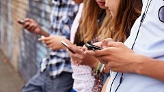 La Comisión Europea pide a las plataformas digitales que las cuentas de menores sean privadas por defecto