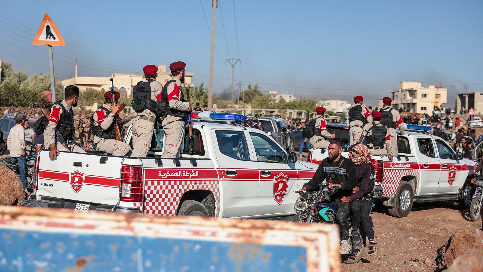 Los enfrentamientos en el sur de Siria dejan 30 muertos y bombardeos israelíes contra fuerzas gubernamentales