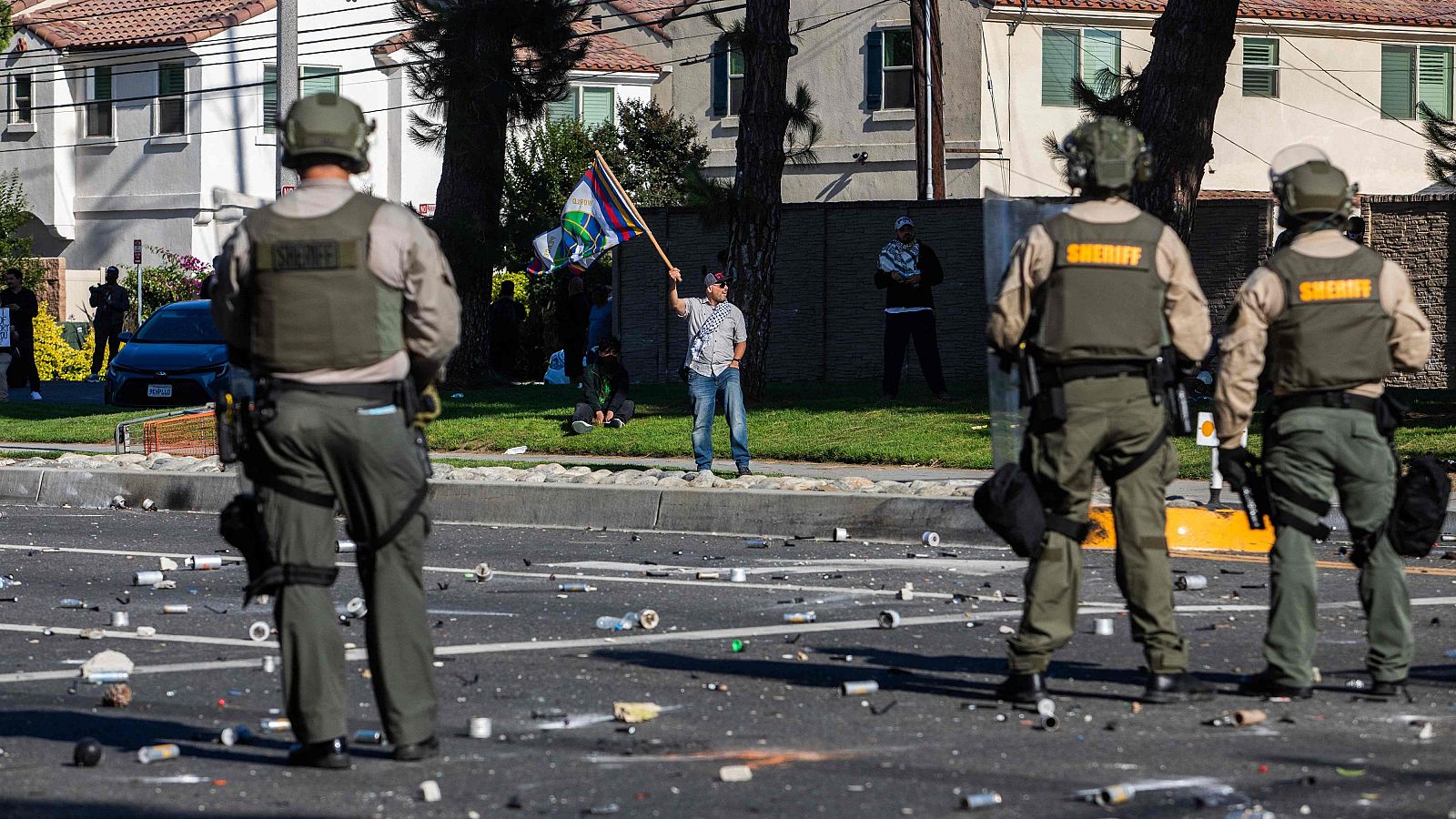 Trump despliega a la Guardia Nacional mientras continúan las protestas en Los Ángeles por las redadas antiinmigración
