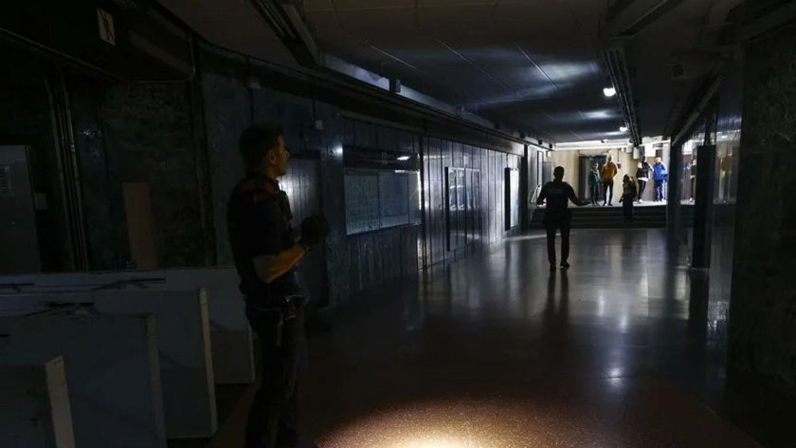 El metro de Barcelona va haver de tancar durant les hores de l'apagada general