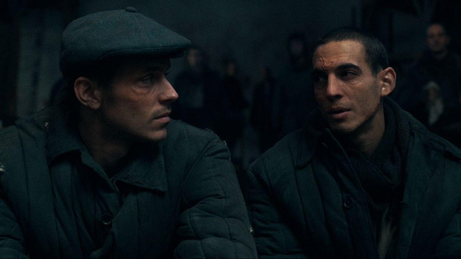 Arón Piper y Miguel Herrán, en 'La Tregua'