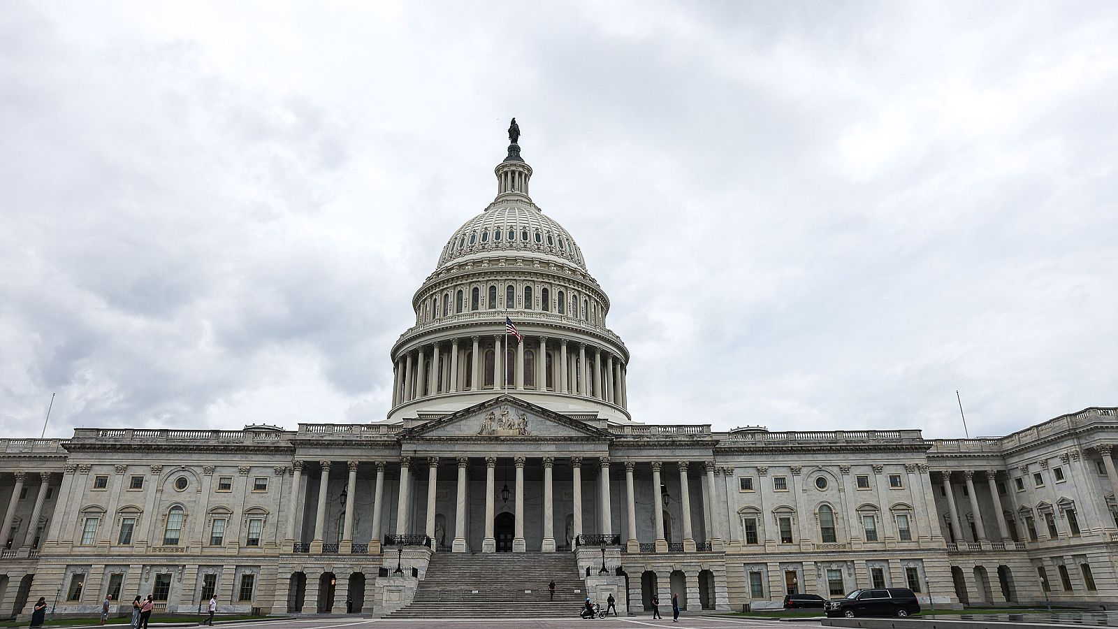 Los republicanos adelantan el cierre del Congreso de EE.UU. en verano para atrasar una votación sobre Epstein