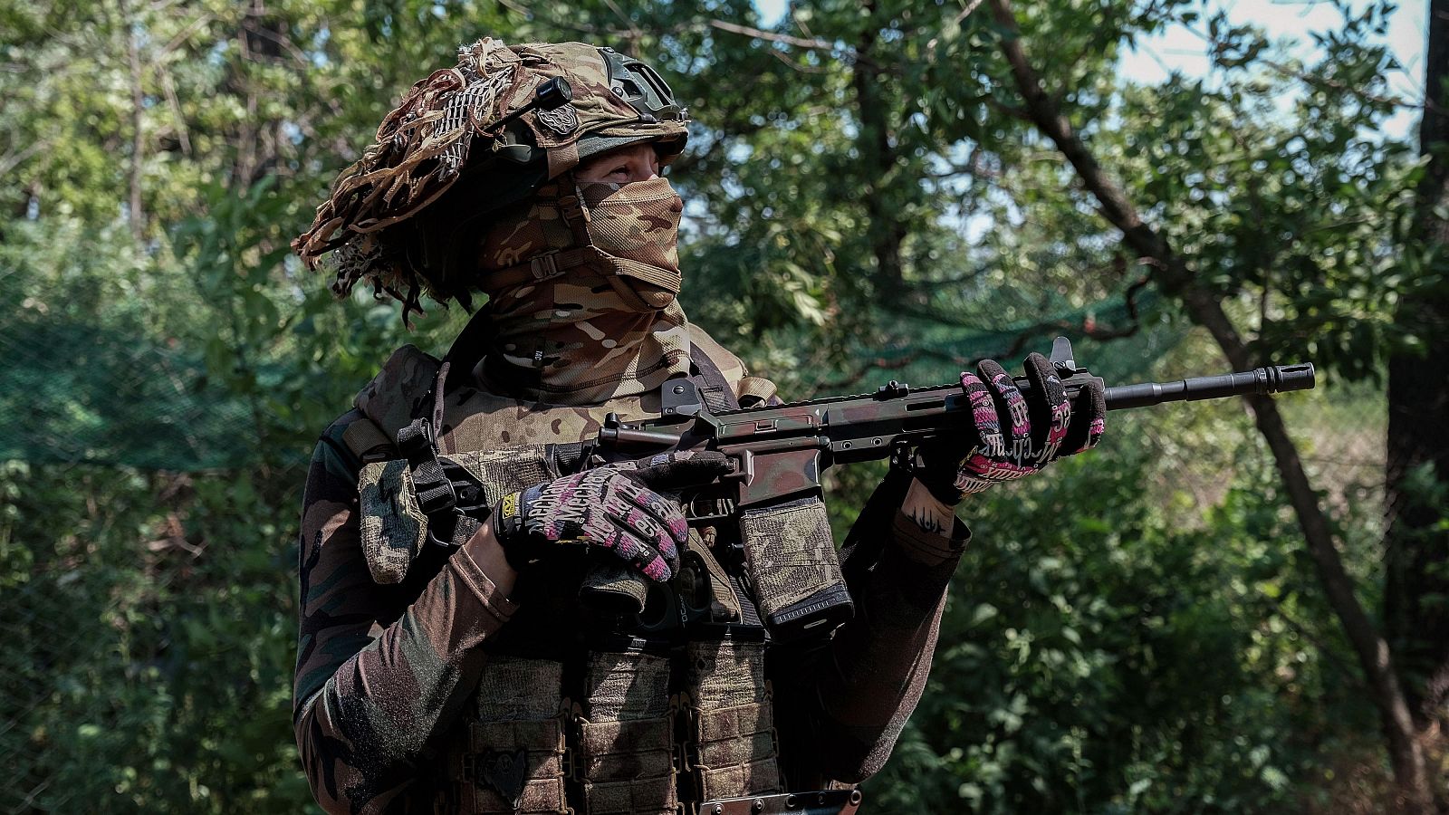 Un soldado ucraniano de los equipos de drones de la 20.ª Brigada Lyubart en la línea del frente de Toretsk