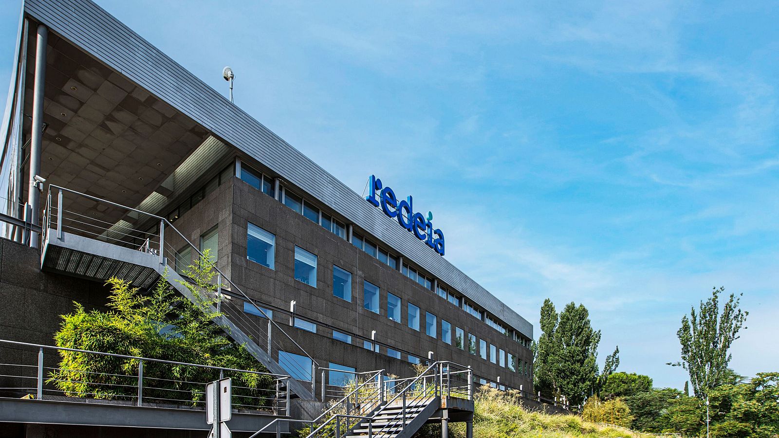 Redeia finaliza su contrato "de manera inmediata" con el bufete que fundó Montoro