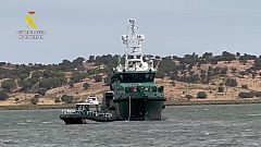 La Guardia Civil interviene 5.000 kilos de hachís en una embarcación varada en el río Guadiana
