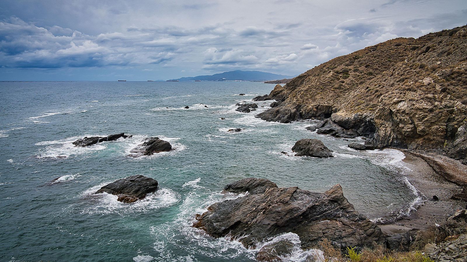 Un hombre ha muerto atrapado en su coche por la lluvia