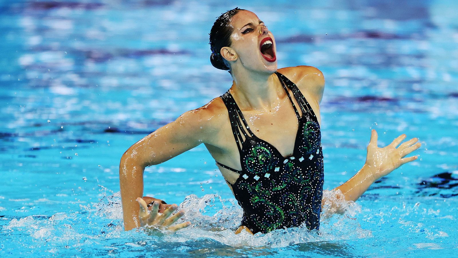 Iris Tió, elevada por Dennis González en la final del dúo mixto libre en los Mundiales de Singapur