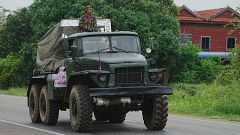 Tailandia y Camboya se enfrentan en su frontera por tercer día consecutivo, en un conflicto que deja 32 muertos