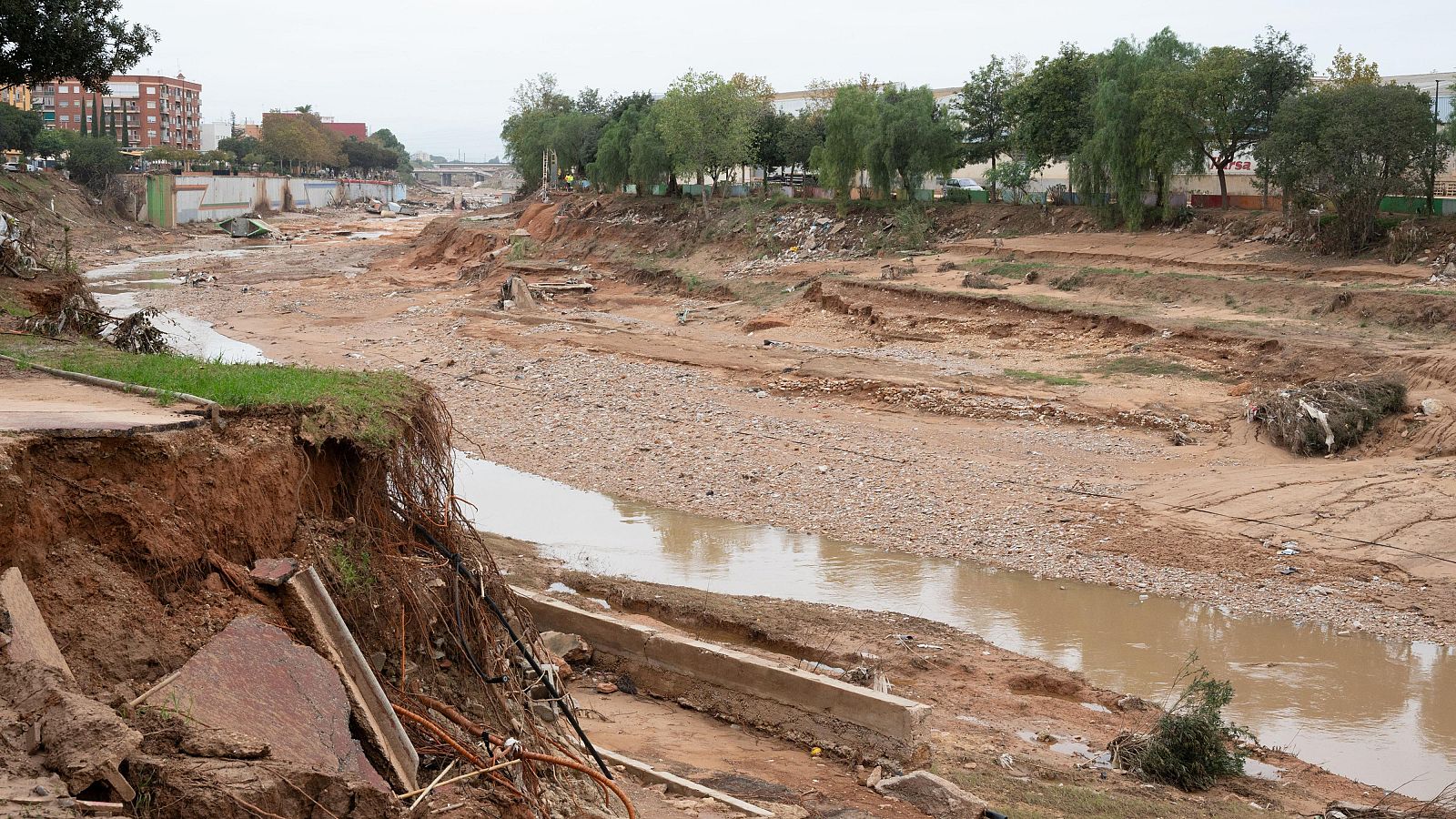 La CHJ refuta la falta de avisos el día de la dana que señala el informe de la