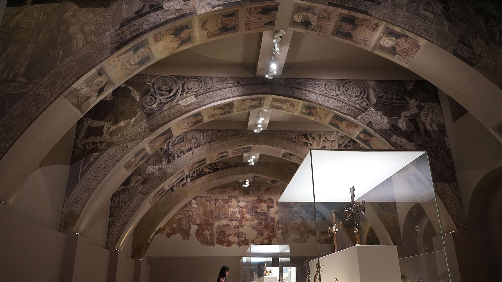 La sala on es troben les pintures murals de Sixena exposades al MNAC