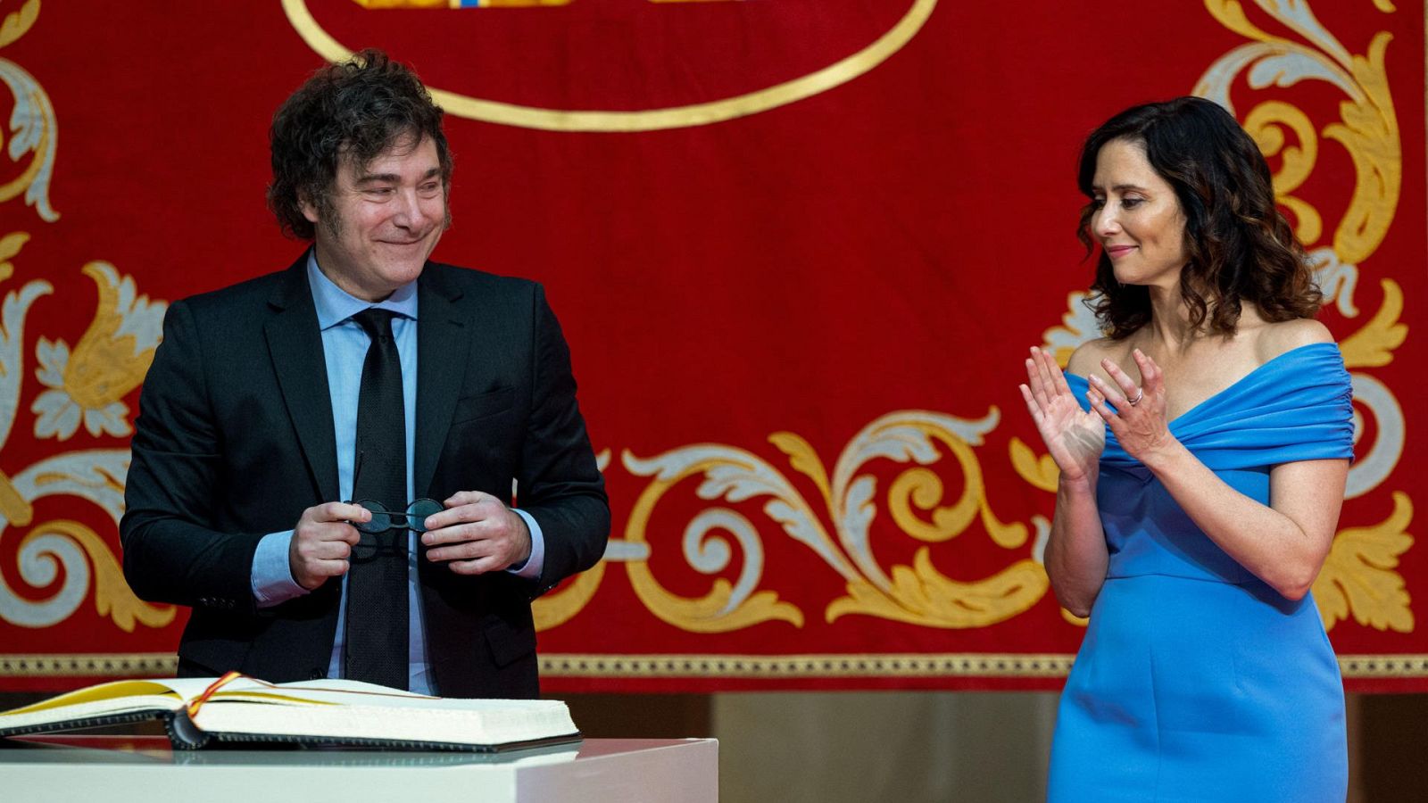 El presidente de Argentina, Javier Milei, recibe la Medalla Internacional de la Comunidad de Madrid