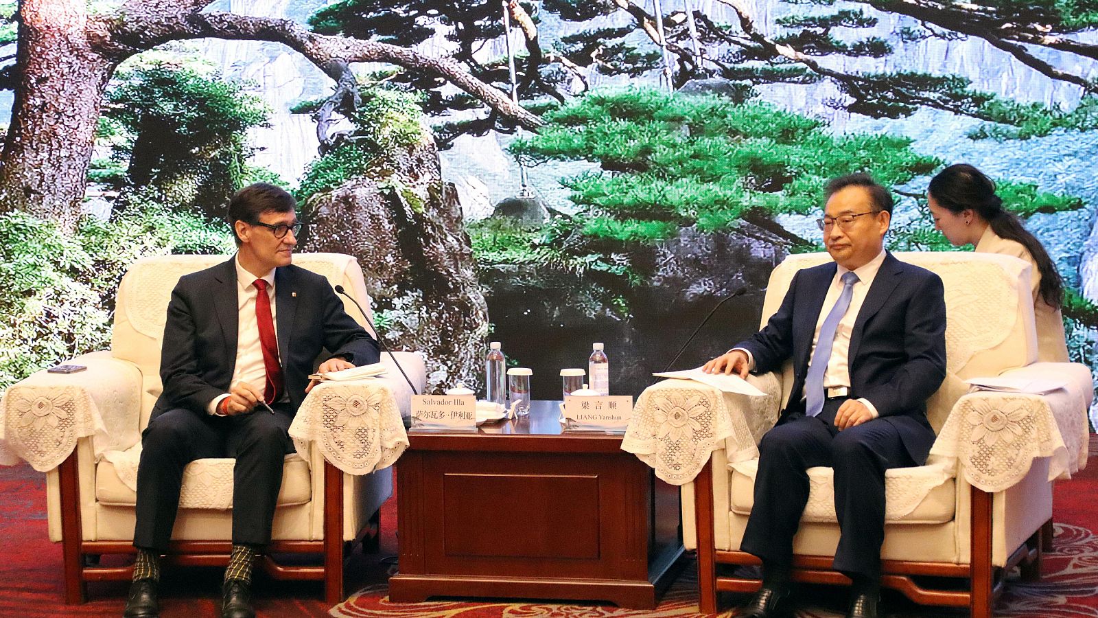 El president de la Generalitat, Salvador Illa, reunit amb Liang Yanshun, secretari provincial del Partit Comunista de la Xina de la província d'Anhui.