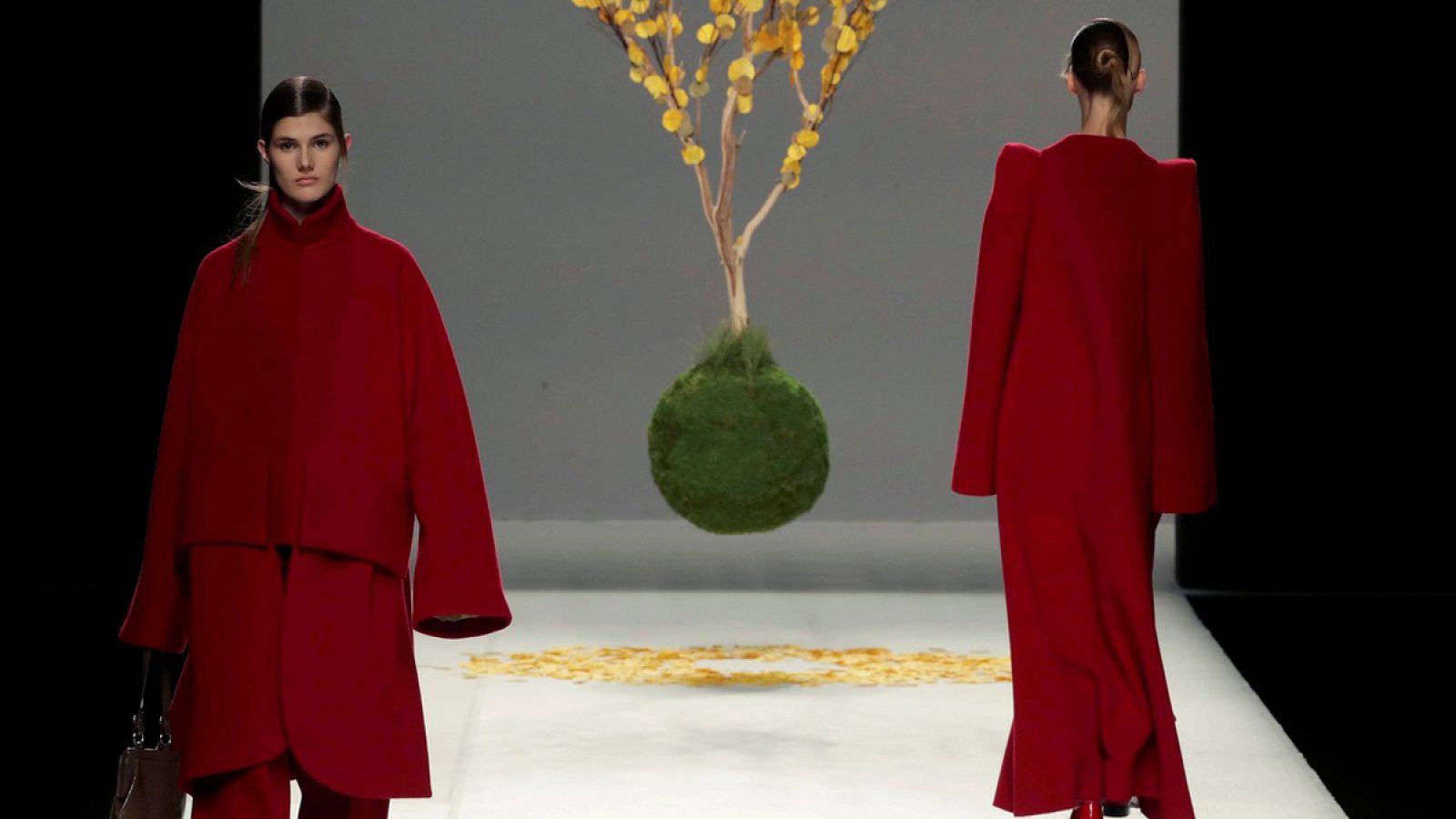 Desfile de Devota&Lomba.