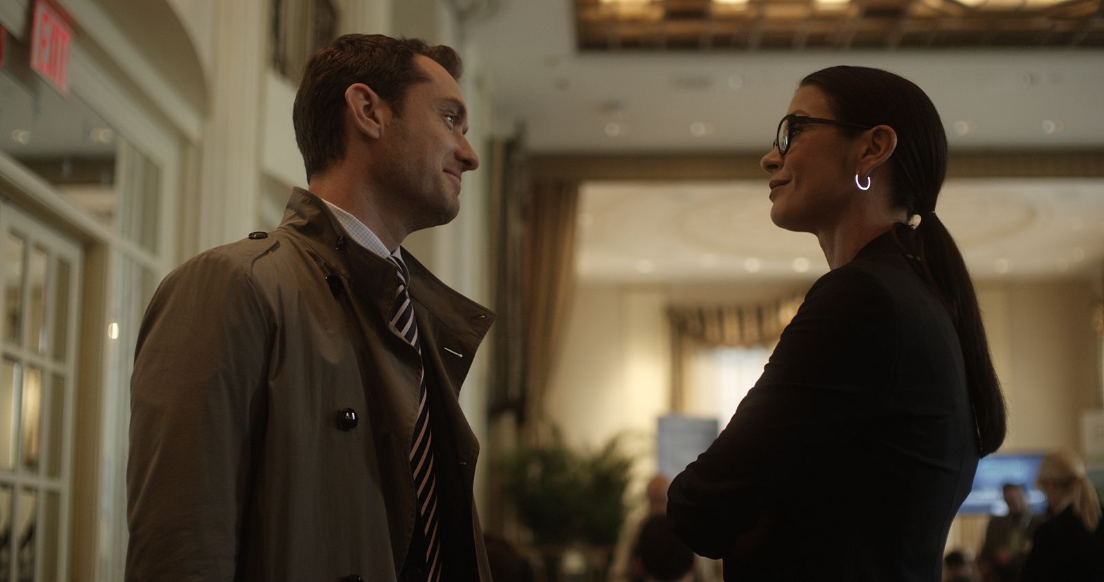 Jude Law y Catherine Zeta-Jones son psiquiatras en 'Efectos secundarios'.