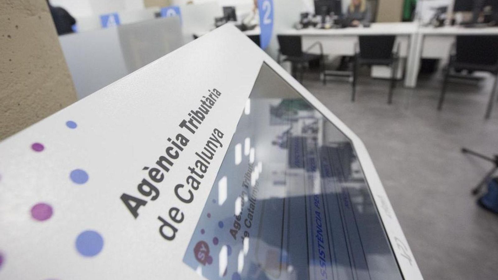 Interior d'una oficina de l'Agència Tributària de Catalunya