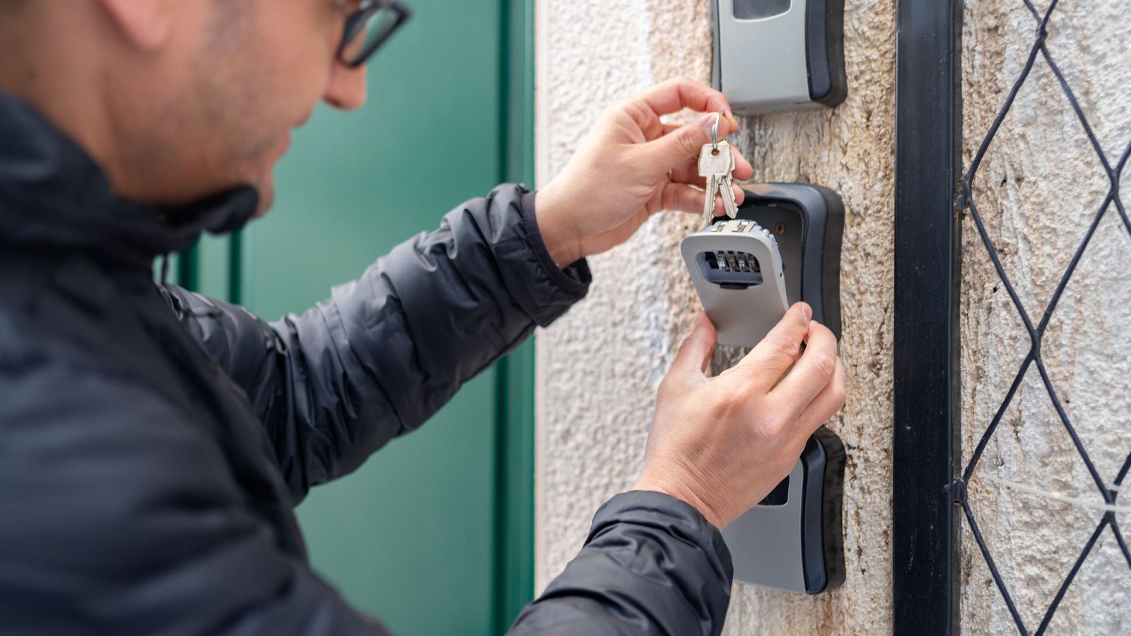 Consumo logra la retirada de 65.000 anuncios ilegales en Airbnb y denuncia otros 55.000 sin número de registro