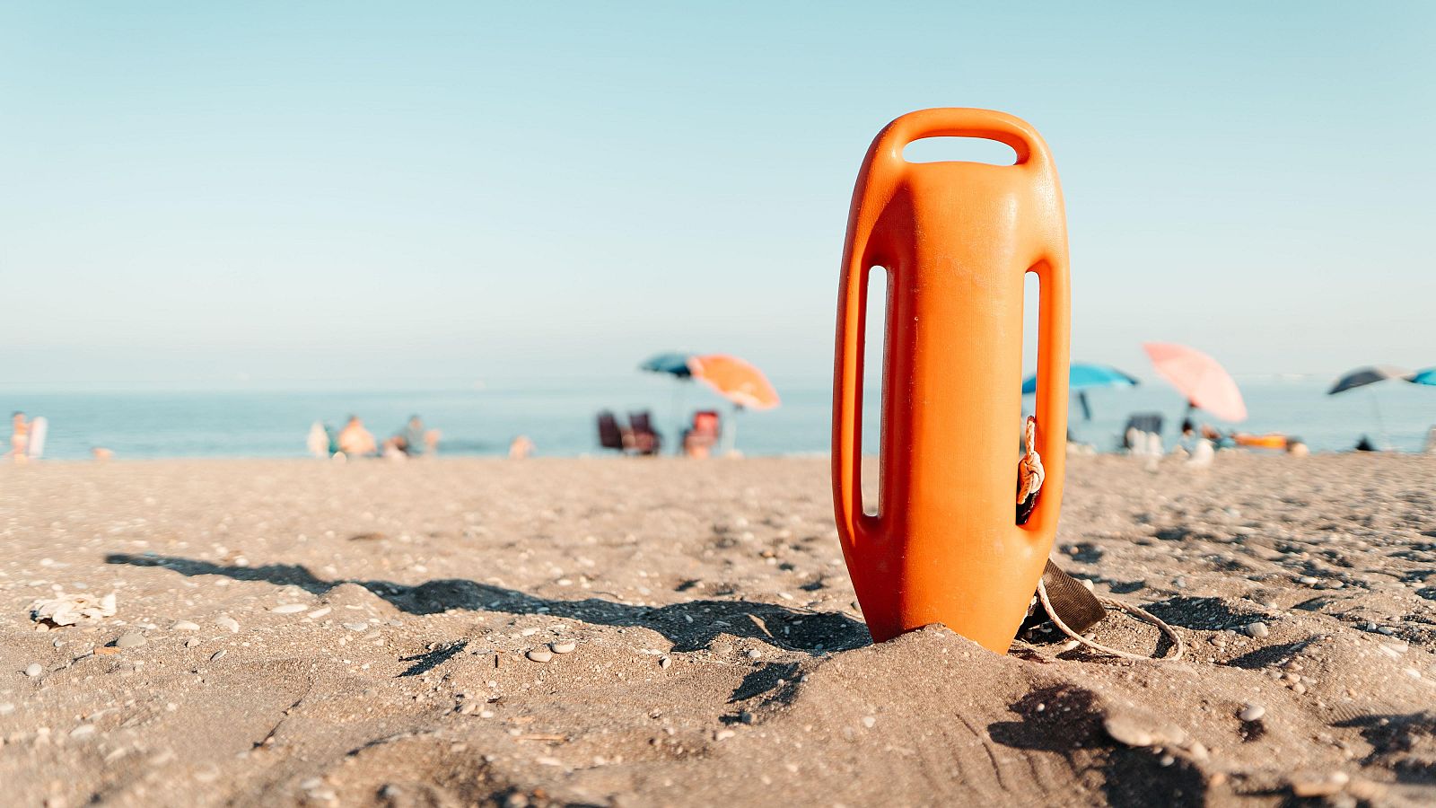 Dos hermanos británicos de 11 y 13 años mueren ahogados en la Playa Llarga de Salou, Tarragona.